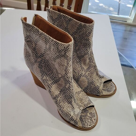 Beast peep toe wedge - Picture 1 of 7